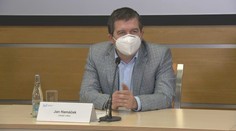 Hamáček prý chtěl vyměnit Vrbětice za Sputnik, opozice chce jeho hlavu