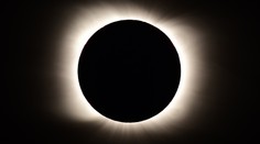 Nevšední záběry! Podívejte se, jak vypadá zatmění Slunce nad Chile z vesmíru