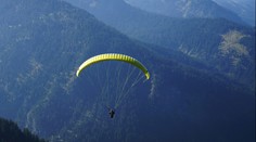 Ženu při adrenalinovém sportu smetlo letadlo. Padala z výšky tisíců metrů