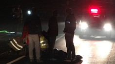 Zbytečná smrt! Žena šla středem silnice, smetlo ji auto