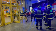 Muž spadl v Praze pod metro. Vytáhli ho cestující, skoro nic mu nebylo