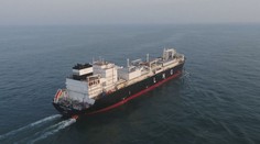 Desítky tankerů s LNG krouží kolem evropského pobřeží. Terminály nestíhají