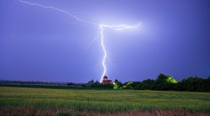 V Česku udeřily bouřky. Vyvracely stromy, spatřeno bylo několik tromb