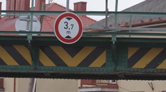 Desítky nehod včetně úmrtí. Klatovskou gilotinu čekají změny, ale až za pár let