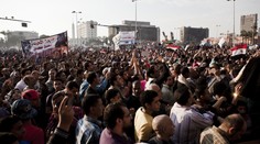 V Egyptě protestovaly tisíce lidí proti prezidentovi. Rozehnali je slzným plynem