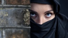 Zaměstnavatelé mohou muslimkám zakázat šátky, rozhodl evropský soud