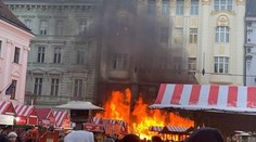 Stánky na vánočních trzích v Bratislavě vyhořely! VIDEO