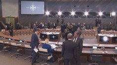Zástupci států NATO jednali v Bruselu. Zelenskyj měl emotivní projev
