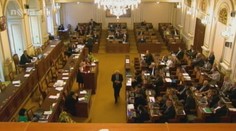 Poslanci chtějí více peněz! Bereme málo, rozčiluje se Jandák (ČSSD)