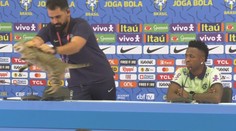 Mluvčí brazilské reprezentace zahodil kočku. Na tiskovce to jen zahučelo