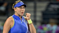 Tenisová kráska zaujala mimo kurt. Zapózovala v plavkách, fanoušci šílí: Jsi bohyně
