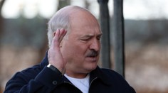 Lukašenko je světu pro smích. Rusko pro něj zfalšovalo narozeninová přání