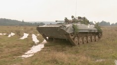 Vojáci měli mít nová pásová vozidla, kvůli koronaviru možná nebudou mít nic