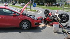 Řidič v Šumperku vjel do křižovatky na červenou. Srazil motorkáře
