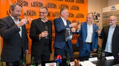 Bez Dalíka, zato s Kalouskem a Tluchořem. Topolánek křtil knihu