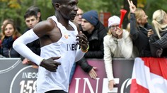 Magická hranice padla! Kipchoge zaběhl nejrychlejší maraton
