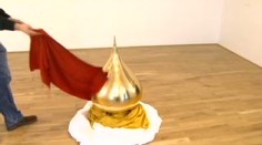 Obří zlatá kapka je připravena na cestu na Expo 2010
