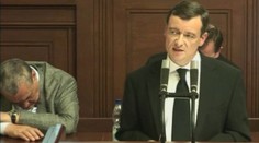 Schwarzenberg podřimoval, na chvilku i usnul