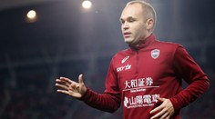 Hra pokračuje. Slavný Iniesta dál napíná, čeká se na jeho další slova