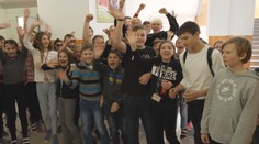 Očekávané rozvolnění je tu. Na většině míst končí povinnost nosit respirátor