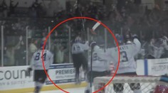 VIDEO: Brankář dal gól přes celé hřiště a skoro pak proletěl manťákem!