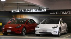 Sázka na Teslu krutě nevyšla. Lidé pořídili levné elektromobily, teď ale pláčou
