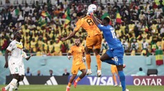 Nizozemce podržel debutující brankář, Senegal porazili dvěma góly v závěru