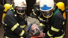Muž se ZAPÁLIL nedopalkem cigarety, utrpěl TĚŽKÉ POPÁLENINY!