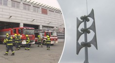 Prahou a okolím zněly sirény, hasiči se loučili se zesnulým kolegou