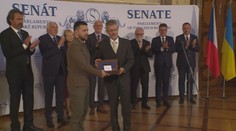 Předseda Senátu Vystrčil předal dar Volodymyru Zelenskému