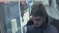 Ozbrojený lupič přepadl banku, policie po něm pátrá
