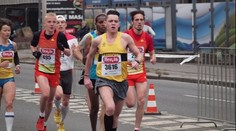 Maraton o víkendu uzavře pražské ulice. Odtahovat se budou parkující auta