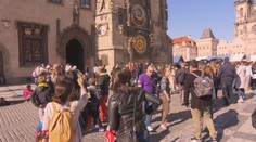 Do českých měst se vrací turisté. Návštěvnost se zvedla o desítky procent