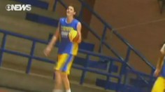 Smrt basketbalisty! Při smeči na něj spadla konstrukce koše