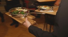 Češi znovu rádi utrácejí. Na jídlo v restauracích si však nechávají zajít chuť