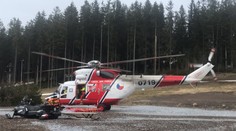 Žena spadla při nastupování na lanovku. Musel pro ni vrtulník