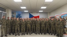 VIDEO: Mnoho českých vojáků tráví Vánoce v zahraničí. Domů poslali dojemné přání