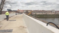 Stavba Štvanické lávky je v poslední fázi. Most propojí Holešovice a Karlín