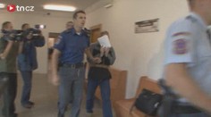 Žárlivec CHTĚL VRAŽDIT! Škrtil a bodal! DOSTAL 15 LET!