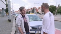 Porod s policejní eskortou! Taxíku s rodící maminkou pomohla hlídka!