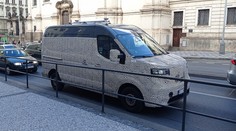 Po Praze se prohánějí tajemné dodávky. Co skrývají pod maskováním