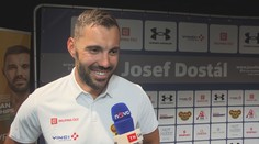 Dostál hladí i maže břicho. Zajímá se o všechno, vypráví těhotná snoubenka