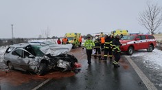 Auto dostalo smyk, v zatáčce se srazilo s jiným! Dítě museli oživit