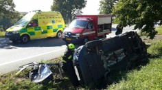 U Litomyšle skončilo auto v příkopě. Při nehodě se zranil i kojenec