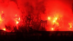 VIDEO: Stadion jako válečná zóna