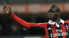VIDEO: Balotelli vystřihl parádní nůžky a nemilosrdně skóroval. Gól neplatil