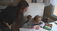Domácí výuka vadí rodičům i dětem. Experti chtějí návrat všech žáků