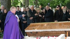 Ani smrt ji neobměkčila. Na emotivním pohřbu Dušana Grúně chyběla důležitá osoba