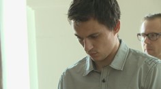 Přiznal, že zamkl babičku a zapálil dům! Popálená žena se ho zastala