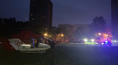 Čtyřletý chlapec vypadl v noci z okna. Vážná vnitřní zranění, letěl pro něj vrtulník